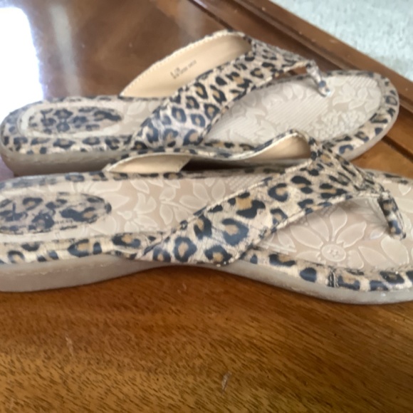 BareTraps Leopard Print  Womens  Sandals NWT Size 8.5 - Picture 6 of 9